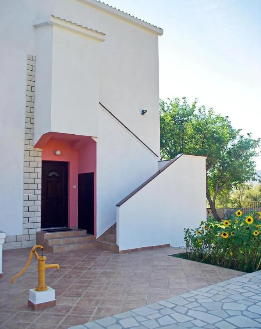 Apartments Luce Pag Town